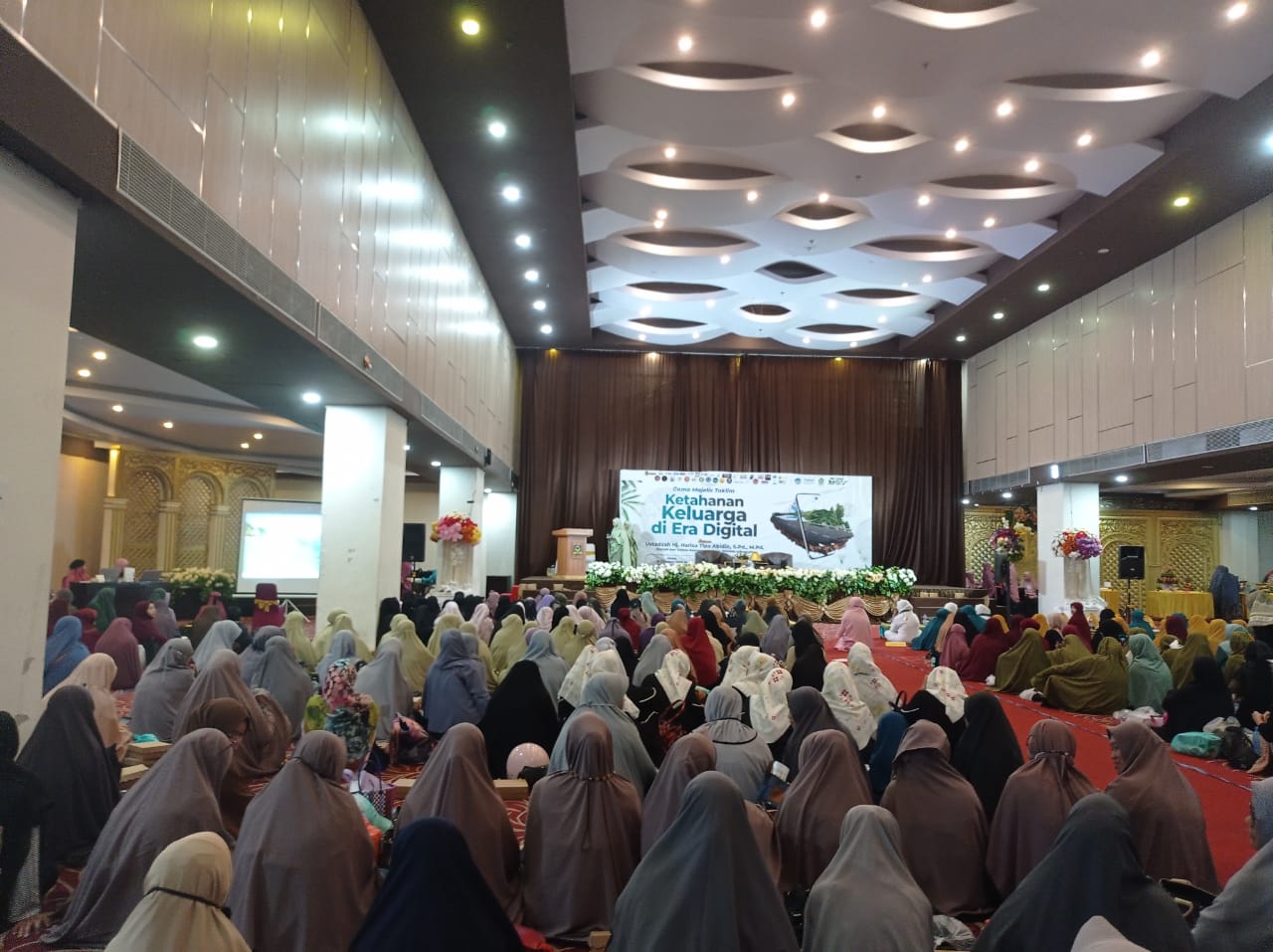 658 Muslimah Manggala Gemparkan Ballroom Universitas Fajar Makassar dalam Gema Majelis Taklim