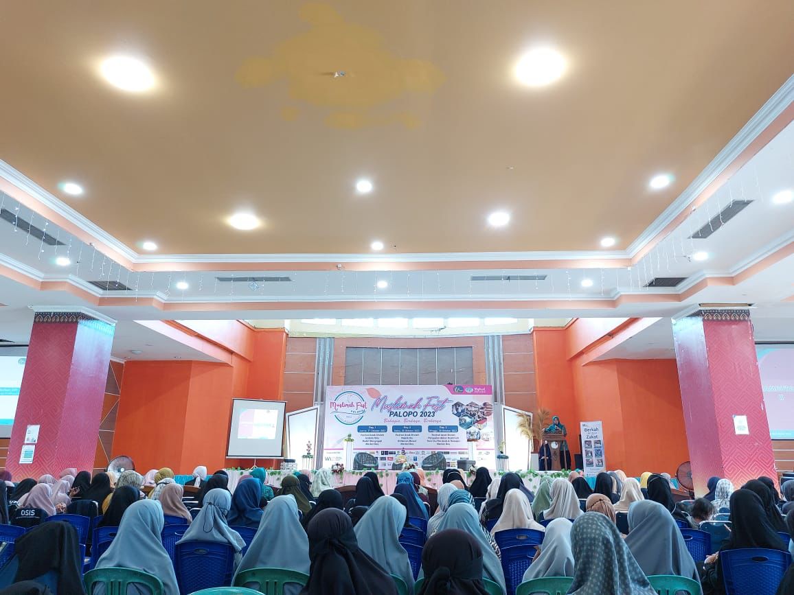 Pertama Kali di Palopo, Muslimah Banjiri Gedung Saodenrae Convention Center