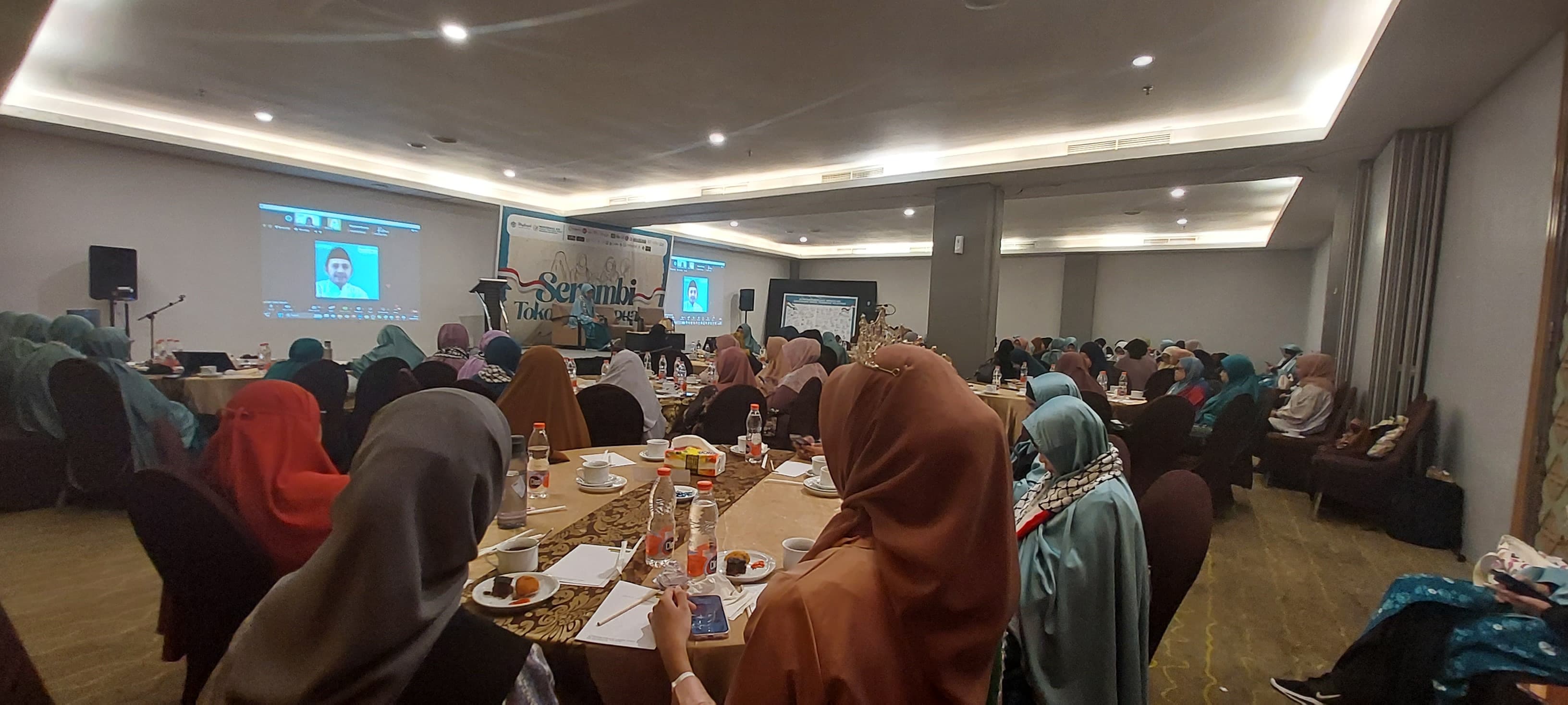 Ustadz Zaitun Rasmin Bahas Konsep Perempuan Hebat Menurut Islam dalam Serambi Tokoh Perempuan Indonesia Muslimah Wahdah