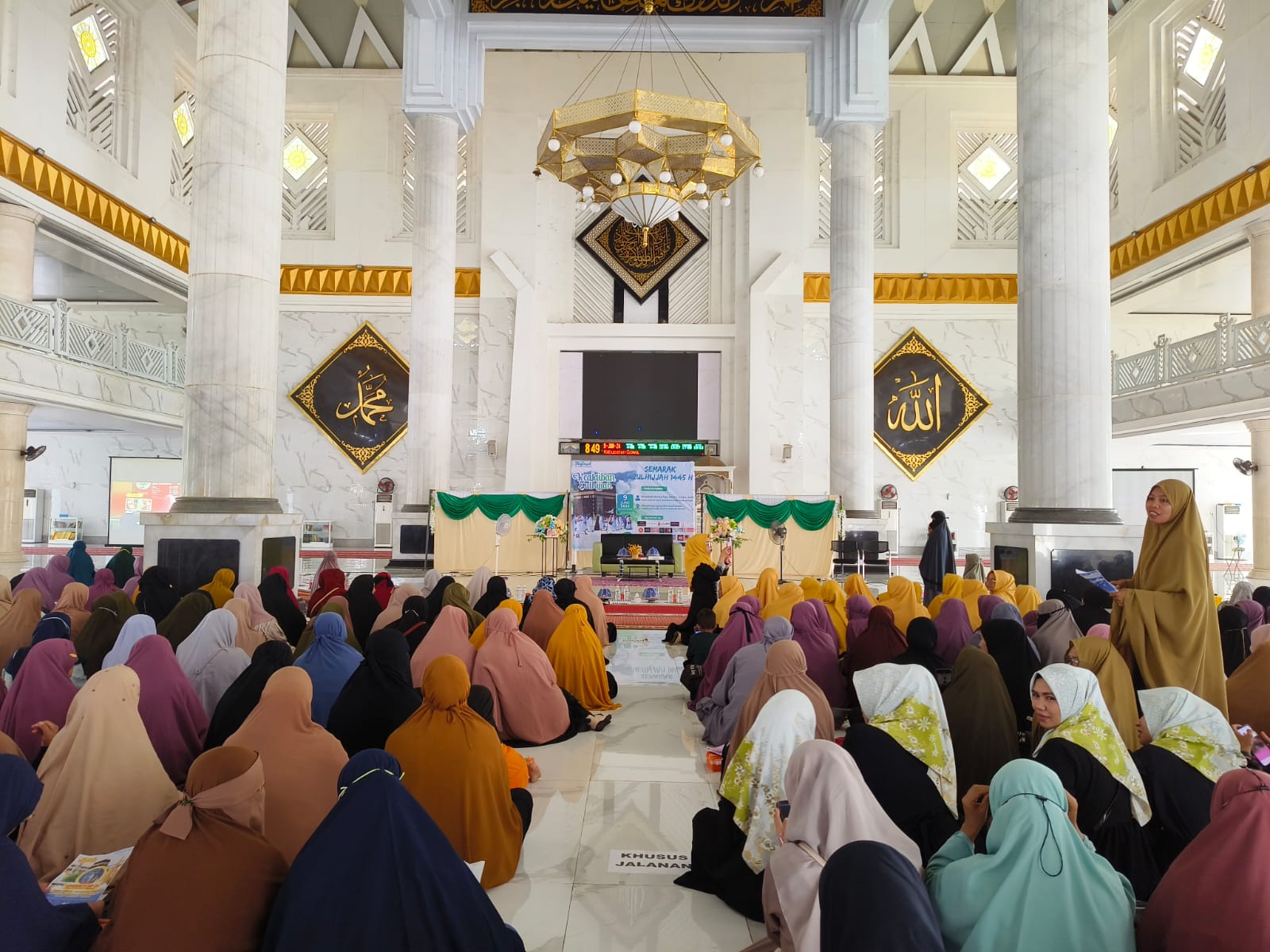 Gelar Semarak Dzulhijjah, Ribuan Muslimah Padati Masjid Agung Syech Yusuf