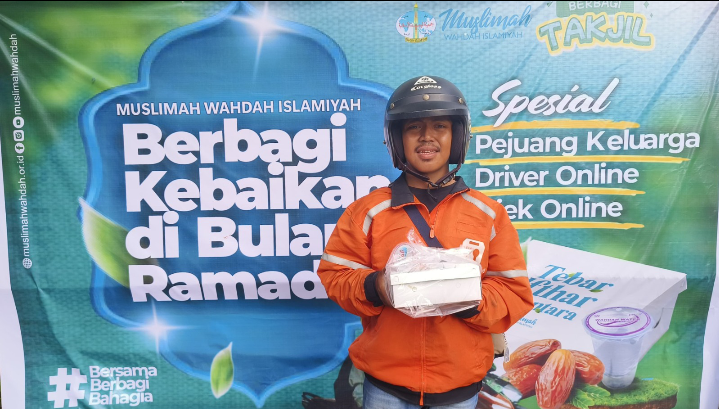 Muslimah Wahdah Bagikan 100 Paket Iftar untuk Pejuang Jalanan: "Saya Tidak Menyangka Bisa Dapat Buka Puasa Gratis"