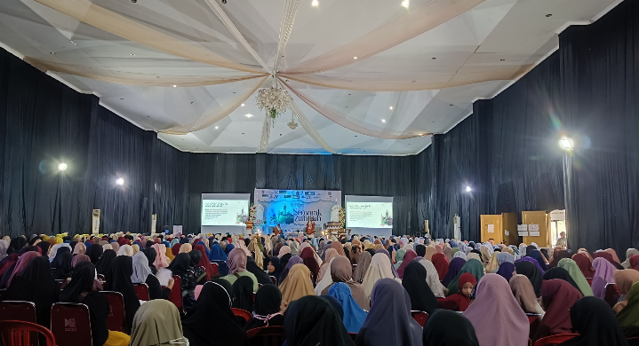 800 Muslimah Padati Gedung Andi Azikin dalam Semarak Zulhijjah Muslimah Wahdah Sinjai