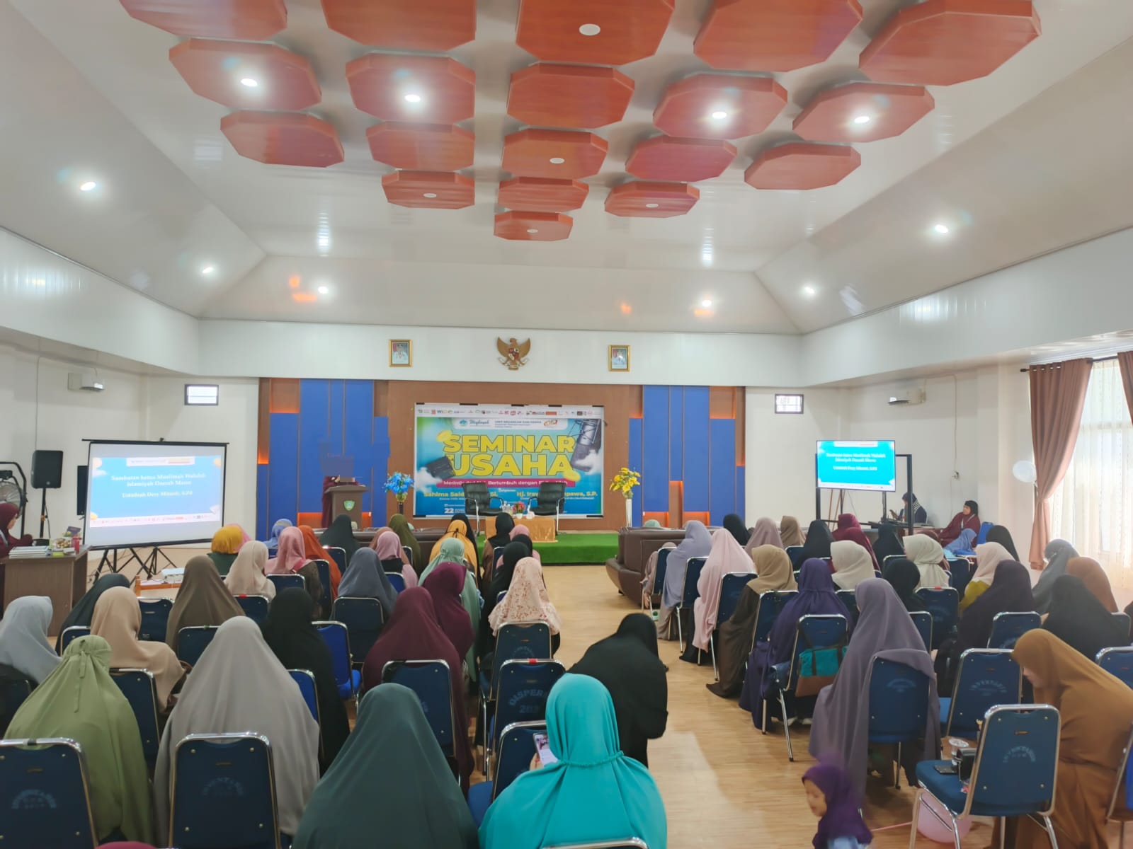 Merintis dari Nol, Bertumbuh dengan Ridho Allah": Muslimah Wahdah Maros Gelar Seminar Usaha Inspiratif