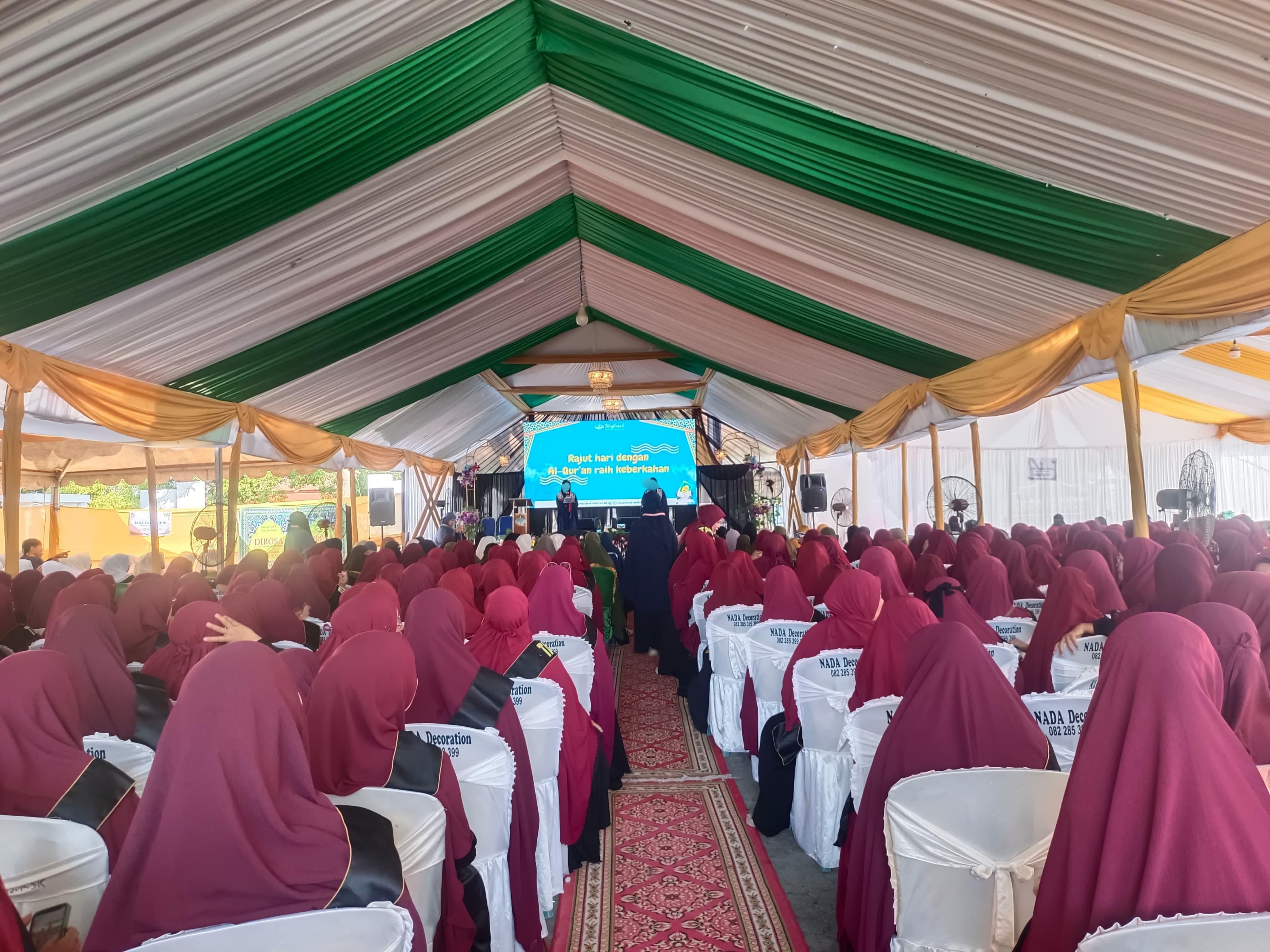 Pelataran Rujab Bupati Sidrap Jadi Saksi Semangat 1.108 Muslimah dalam Tasyakuran Dirosa