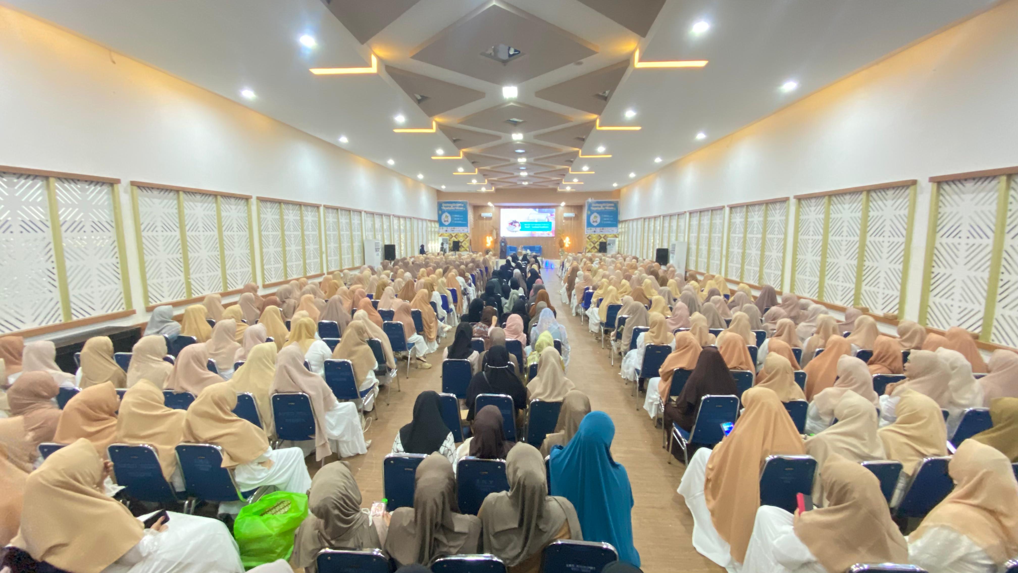 Rajut Semangat Qur’ani: Muslimah Wahdah Bone Gelar Seminar dan Tasyakuran Dirosa