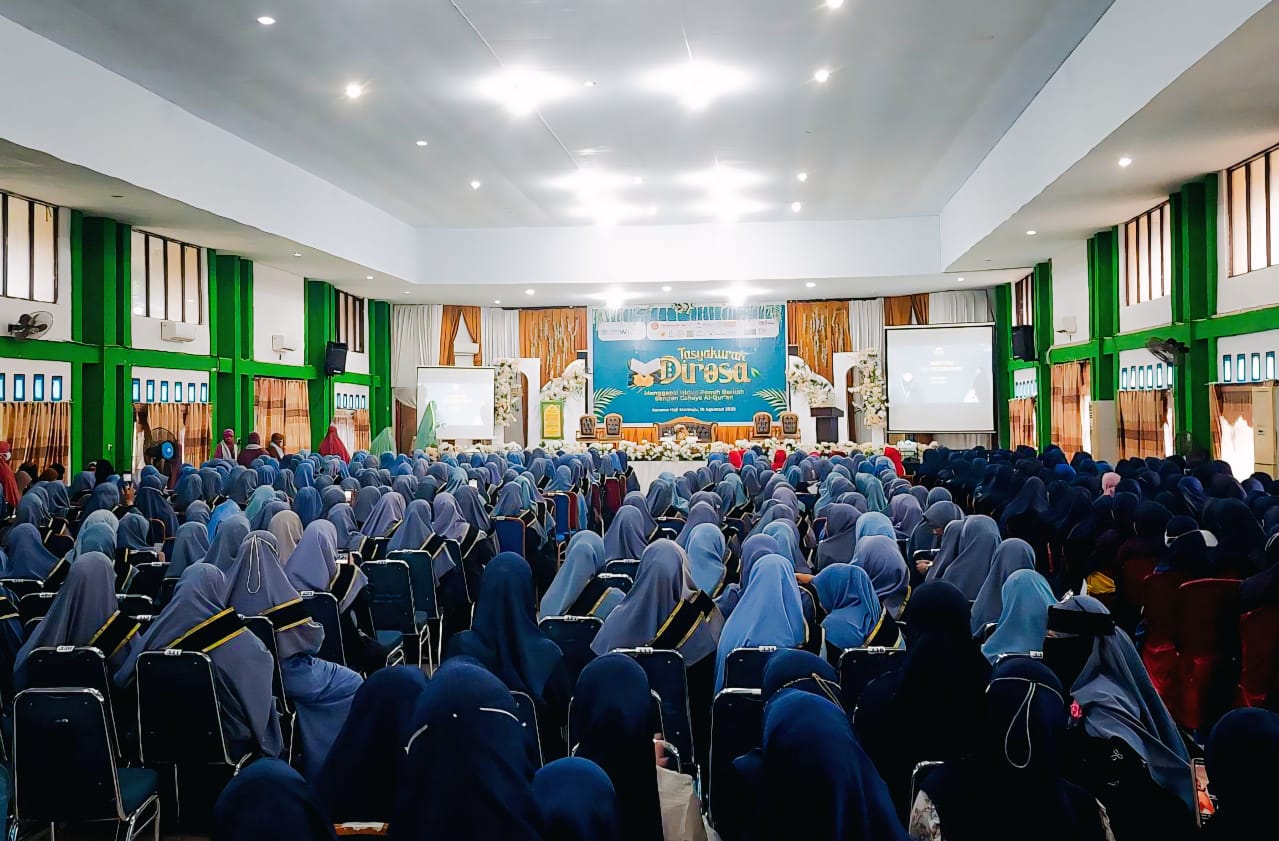Hidup Berkah Bersama Al-Qur’an: Muslimah Wahdah Mamuju Gelar Tasyakuran Dirosa