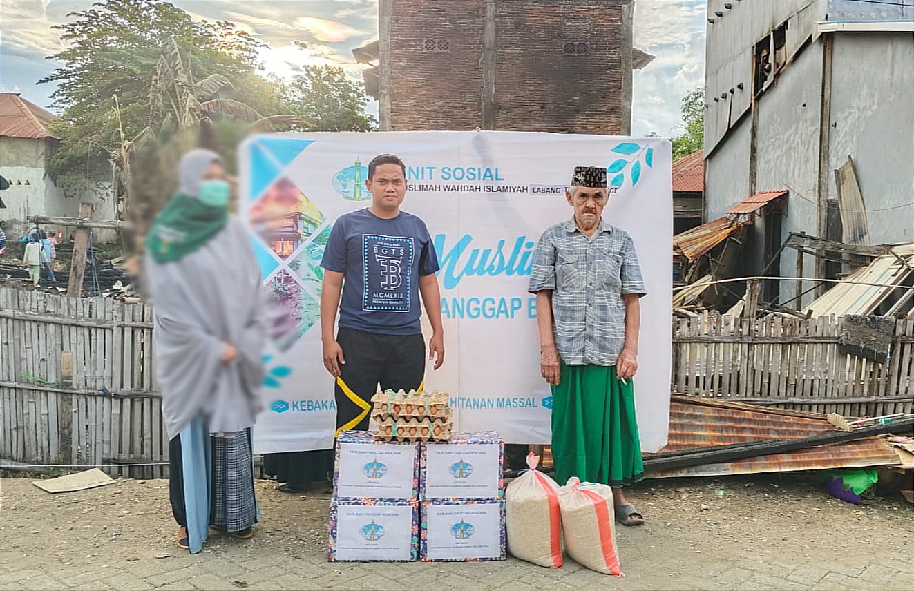 Muslimah Wahdah Cabang Tellu Siattinge Salurkan Bantuan untuk Korban Kebakaran di Desa Lamurukung