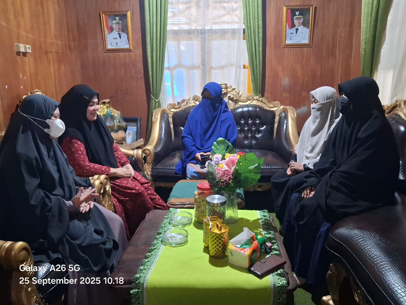 Kunjungan Silaturahim Muslimah Wahdah Mamasa ke Kediaman Ibu Wakil Bupati