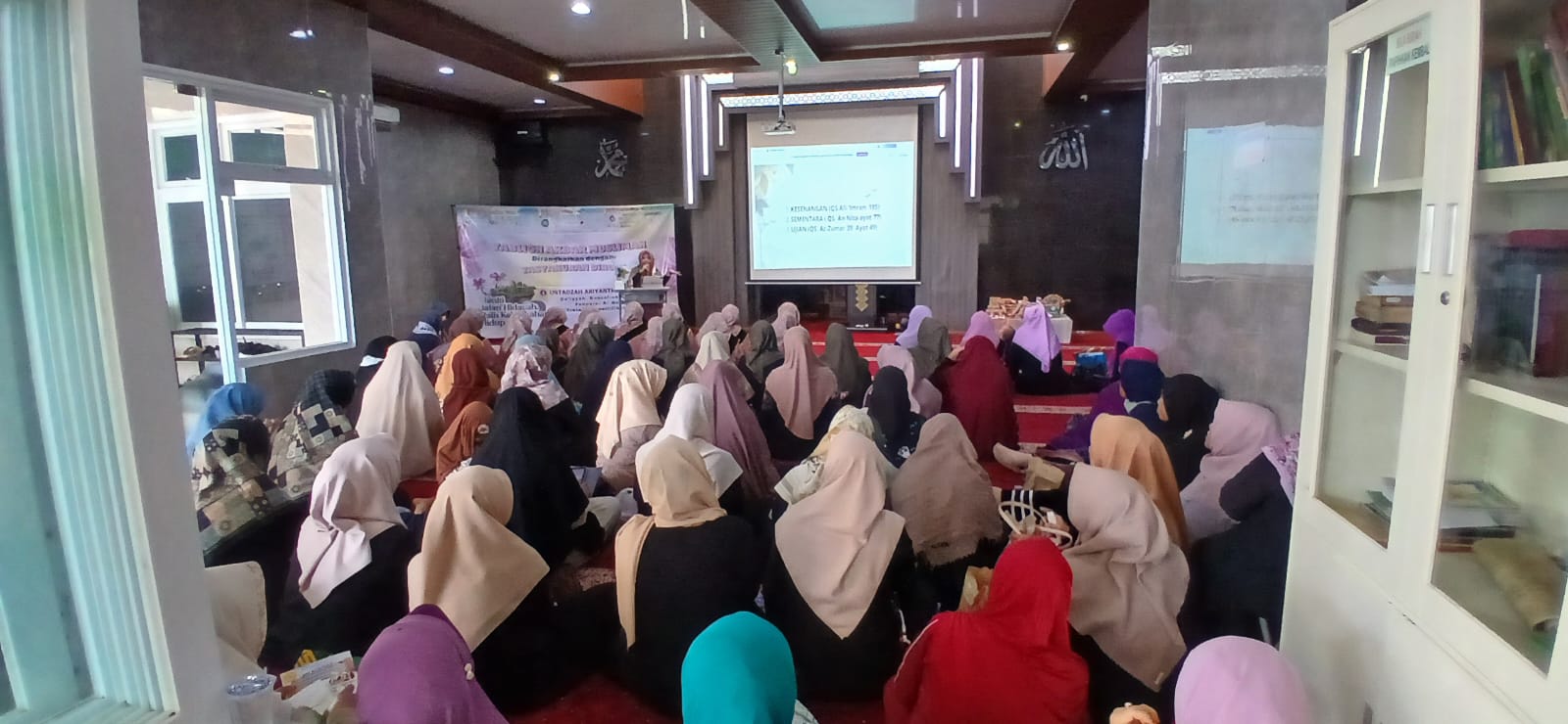 Dirangkaikan dengan Tasyakuran  Dirosa, Gema Majelis Taklim MWD Kota Bandung Penuh Antusias