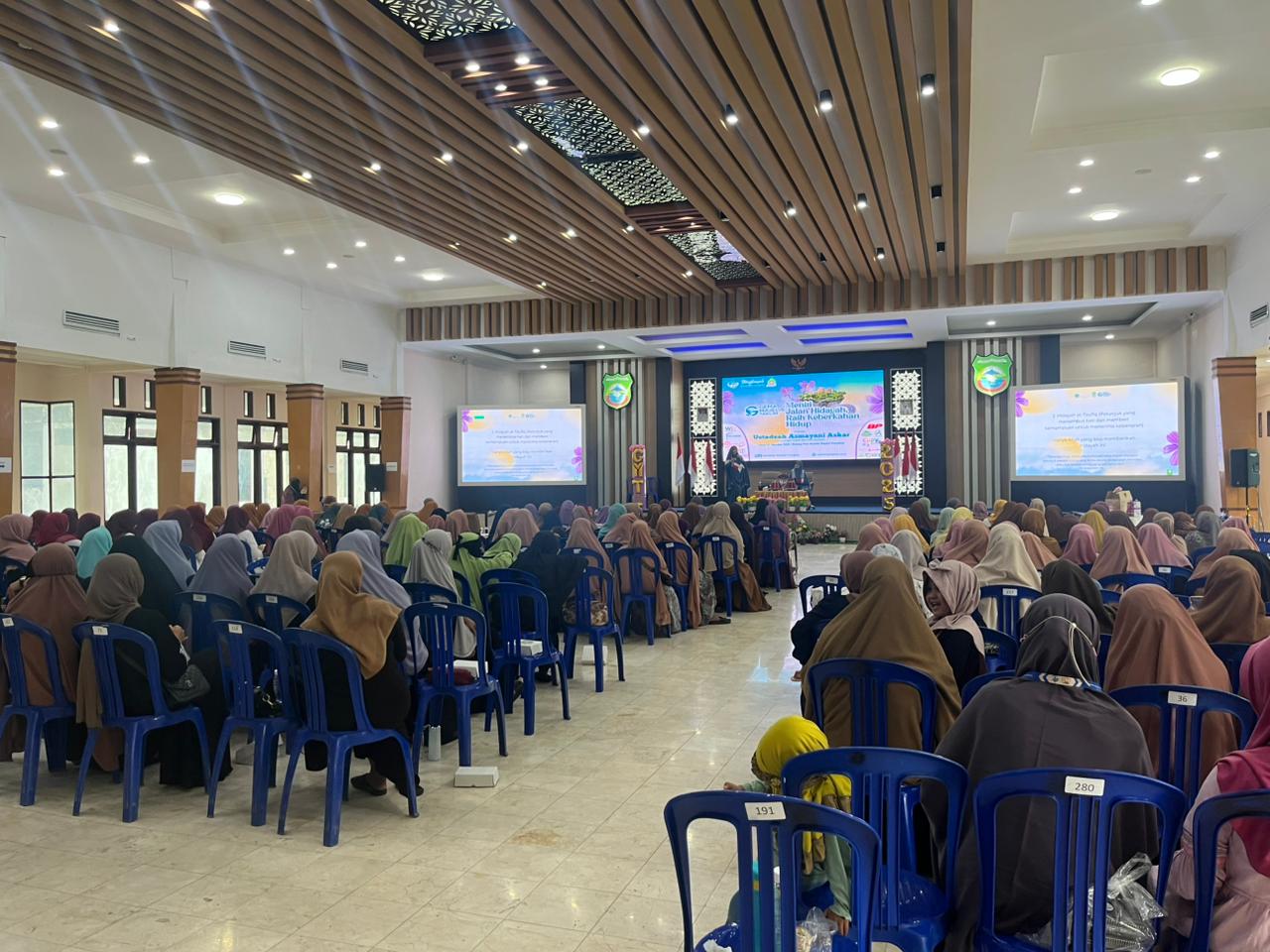 Gema Hidayah di Hari Libur: Ratusan Muslimah Padati Gema Majelis Taklim