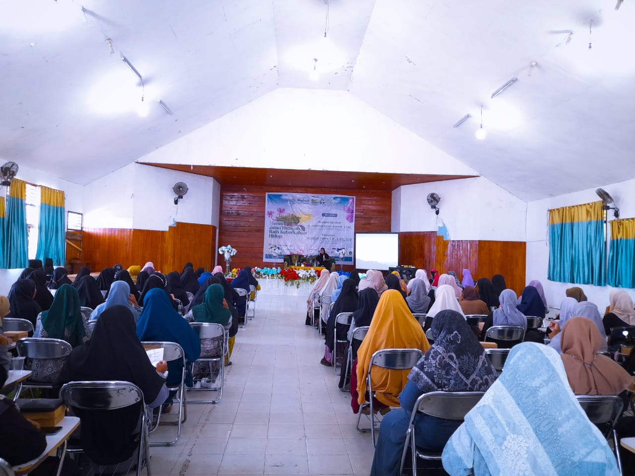 Ratusan Muslimah Bangkep Antusias Menghadiri Gema Majelis Taklim