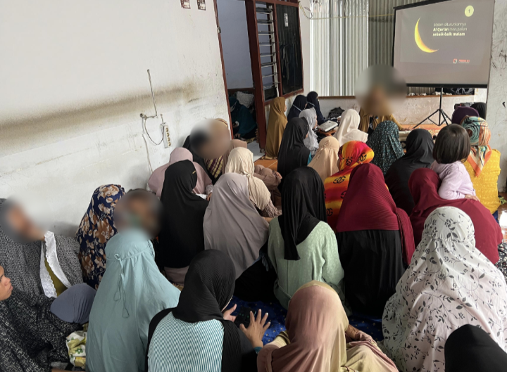 Sasar Pemukiman Padat, Muslimah Wahdah Mamajang Tebar Ifthar dan Bentuk Kelompok Belajar