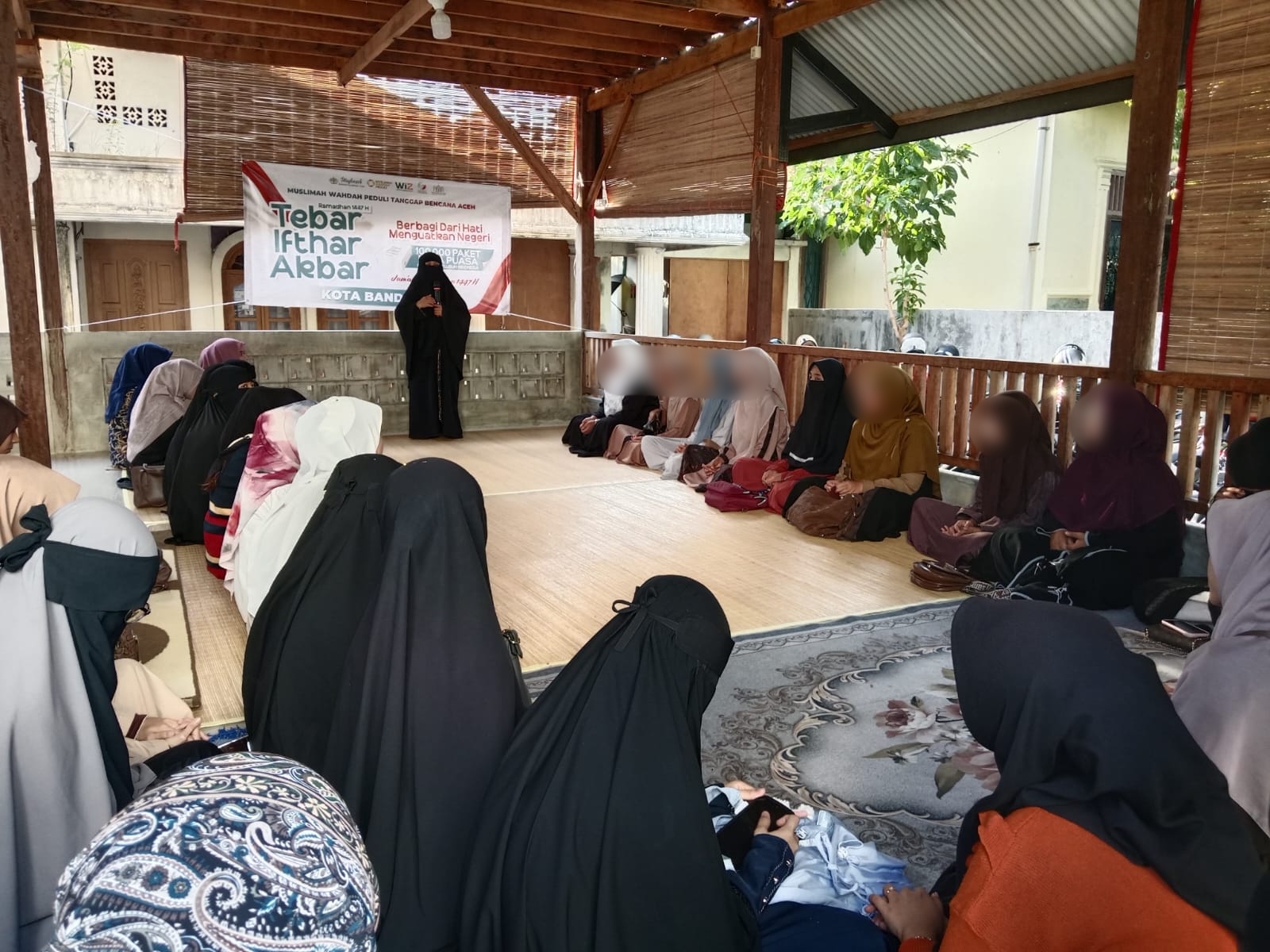 Ramadhan di Tengah Ujian: Muslimah Wahdah Kuatkan Mahasiswi Korban Banjir di Banda Aceh