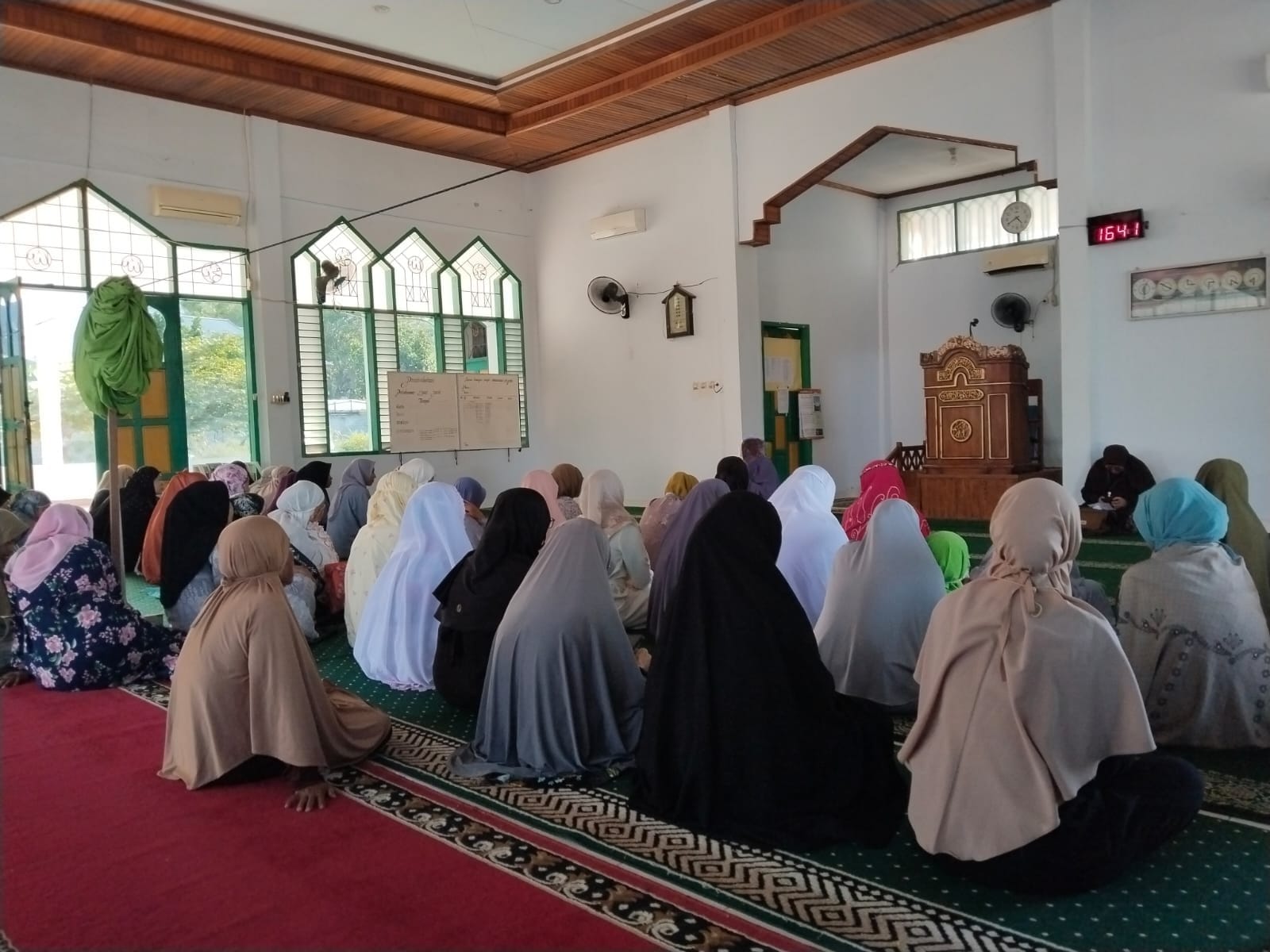 Dari Masjid Menguatkan Negeri: Muslimah Wahdah Tatanga Gelar Tebar Ifthar Ramadhan 1447 H