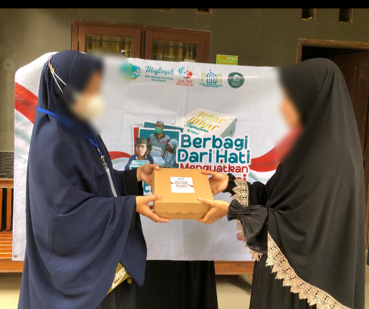 Berbagi dari Hati Menguatkan Negeri, Muslimah DPD Wahdah Islamiyah Kota Bekasi Tebar Ifthar dan Sosialisasi Dirosa