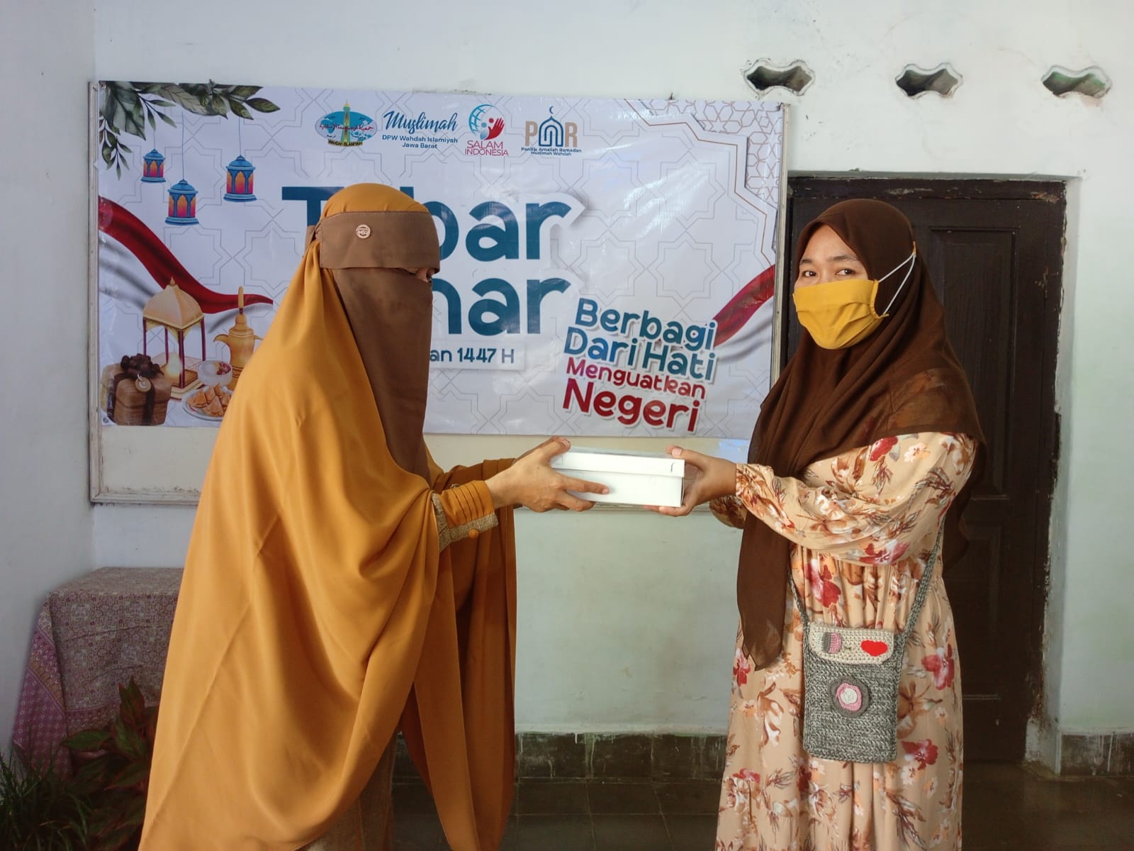 Bangun Basis Dakwah di Daerah Rintisan, Muslimah Wahdah Jawa Barat Gelar Tebar Ifthar di Desa Timbangan Majalengka