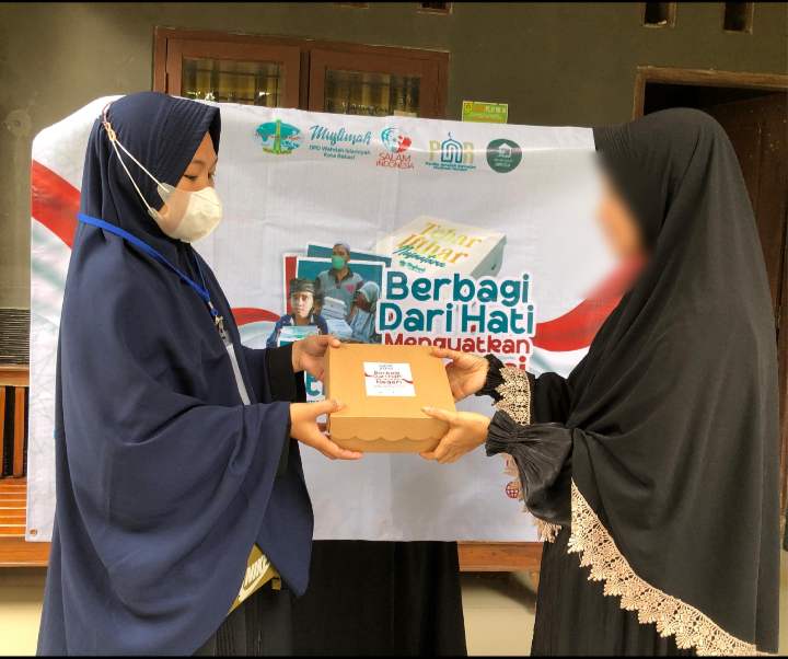Berbagi dari Hati Menguatkan Negeri, Muslimah DPD Wahdah Islamiyah Kota Bekasi Tebar Ifthar dan Sosialisasi Dirosa