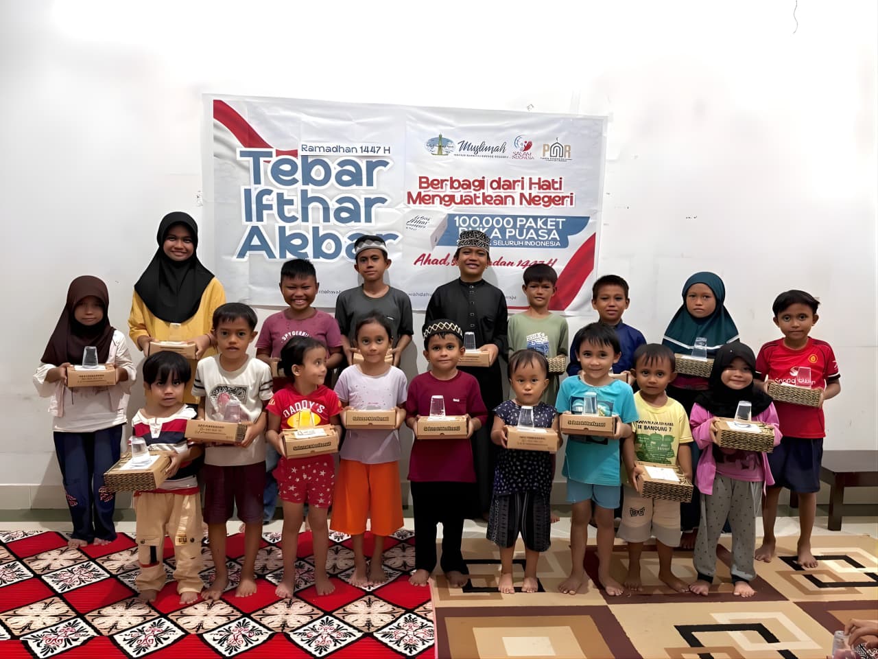 Senyum Mengharukan Anak Yatim Warnai Tebar Iftar Muslimah Wahdah Islamiyah
