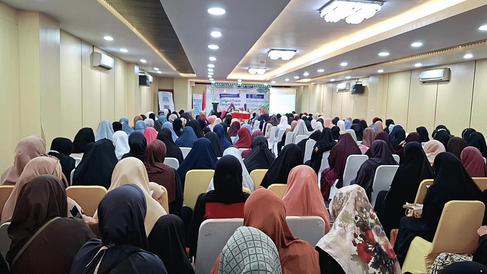 Ratusan Muslimah Padati Kegiatan "Semarak Dzulhijjah", Muslimah Wahdah Kendari Siap Bersinergi dengan Pemkot