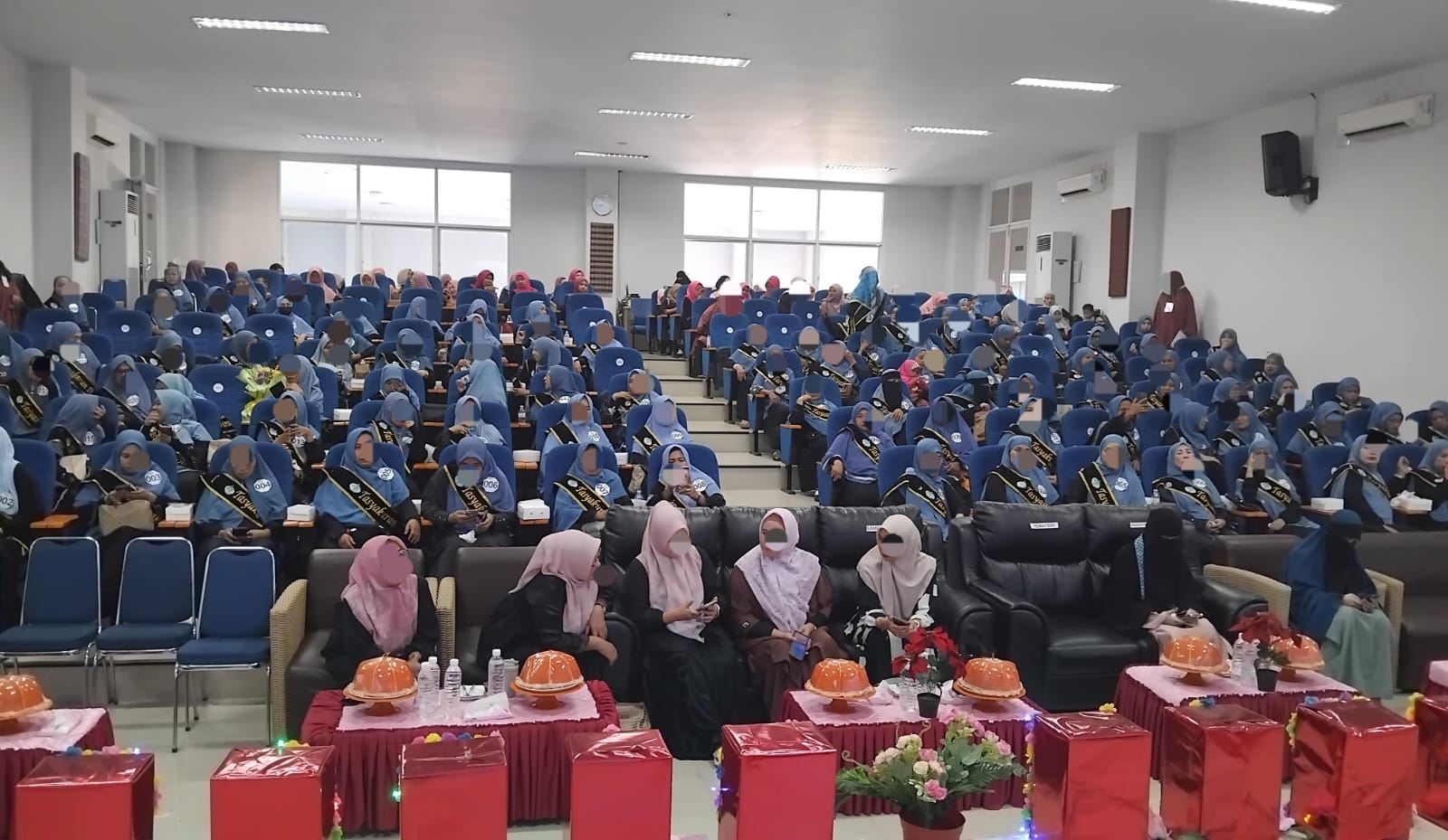 Muslimah Wahdah Cabang Makassar Gelar Tasyakuran Dirosa Bertema "Bersama Al-Qur'an dalam Harmoni Cinta dan Perjuangan