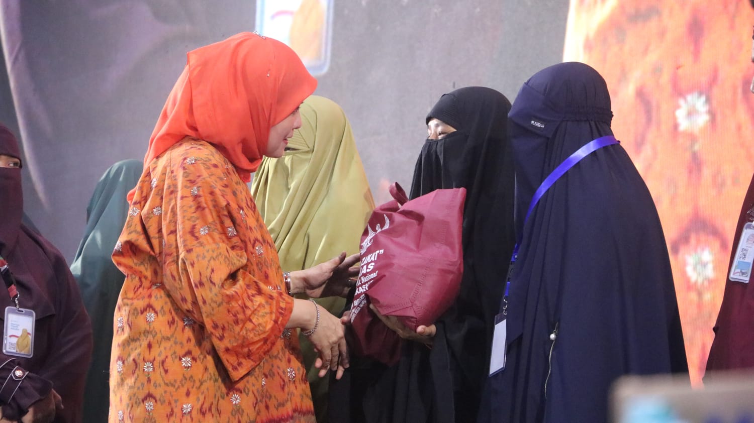 Aliyah Mustika Ilham Serahkan Bantuan Pangan, Ustaz Rahmat: Salam Indonesia Wujud Komitmen Mengayomi Seluruh Anak Bangsa