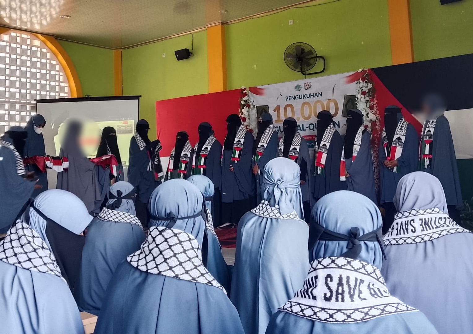 Ribuan Guru Al-Qur'an Dikukuhkan pada Pembukaan Muktamar V Wahdah Islamiyah, Dua Pengajar di Muna Bagikan Kisah Haru