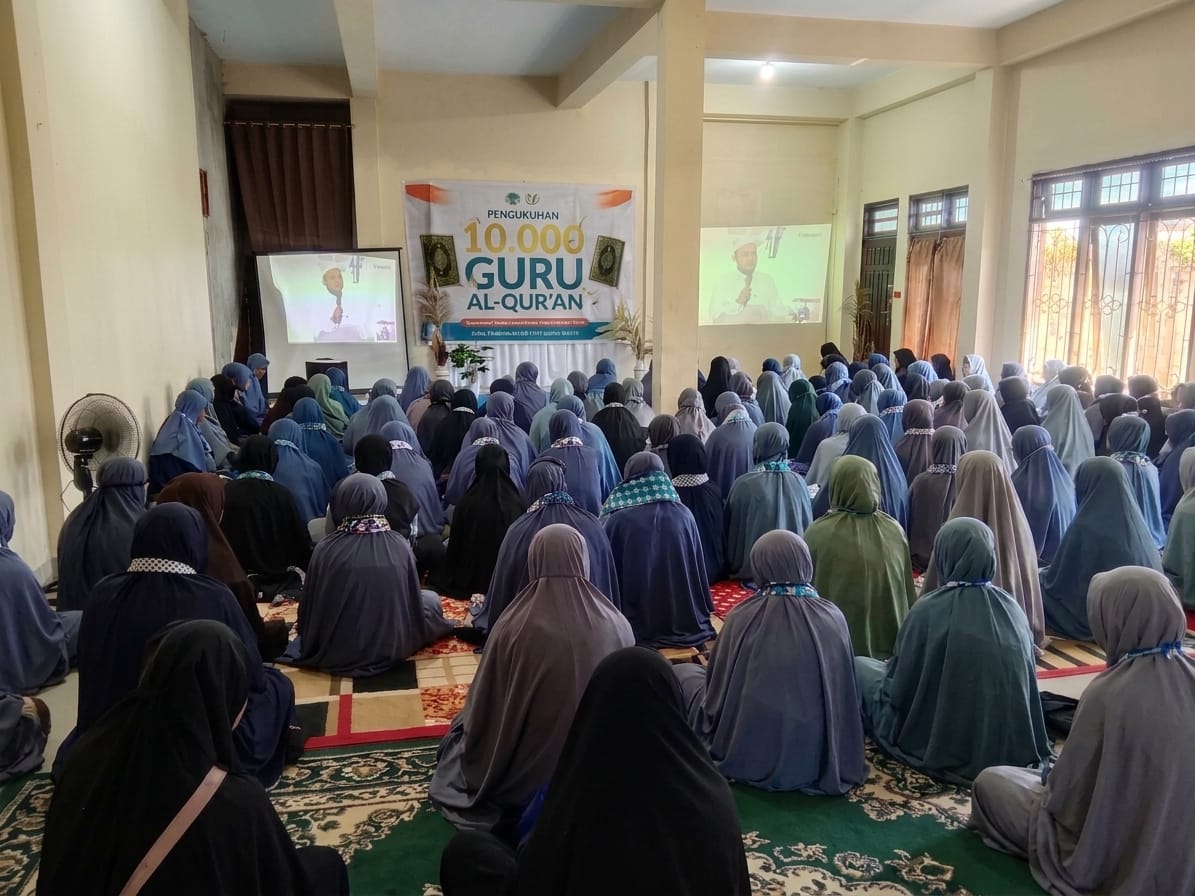 Semarak Muktamar V Wahdah Islamiyah: Pengajar Al-Qur'an MWD Baubau Ambil Bagian dalam Pengukuhan 10.000 Guru