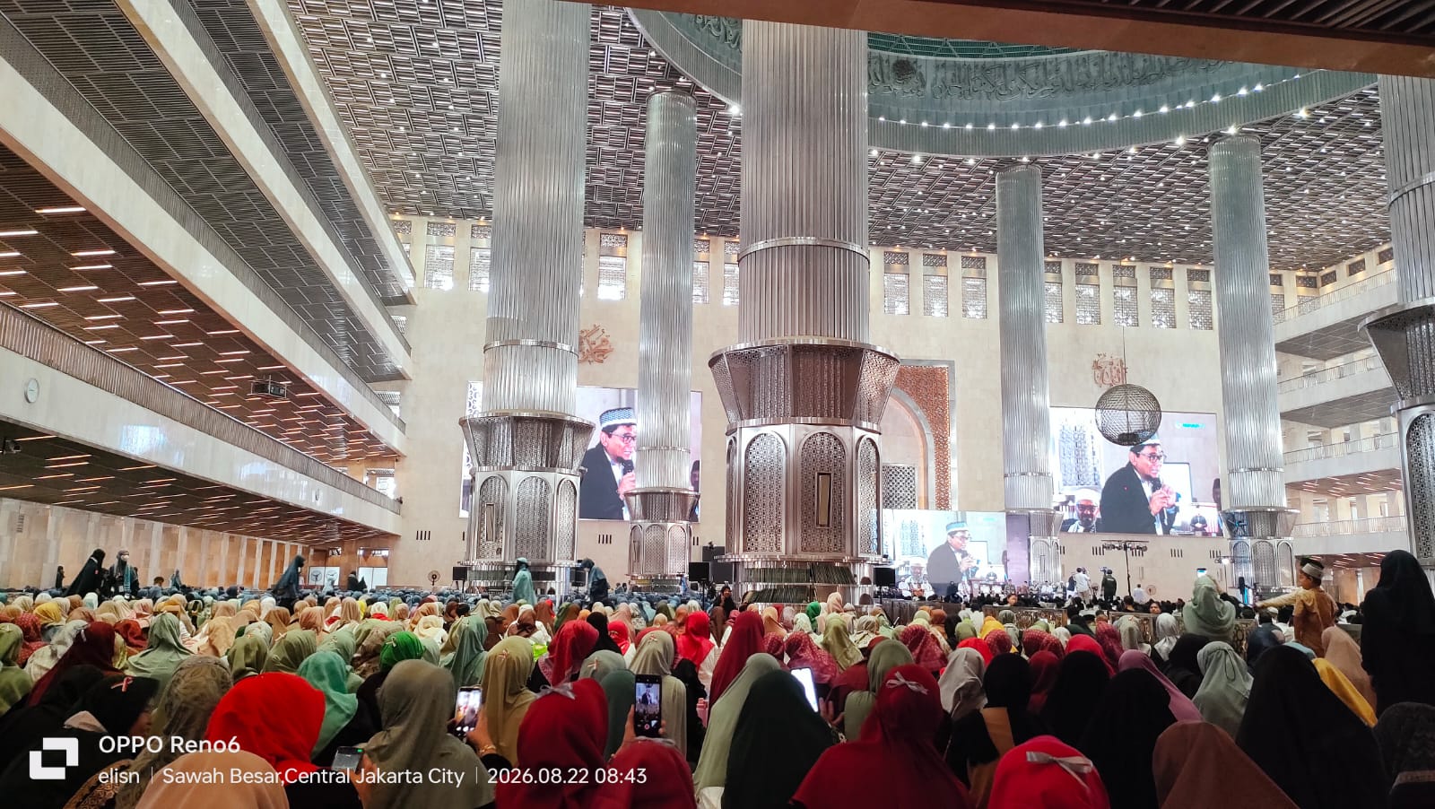 Muslimah Wahdah Depok Ambil Bagian dalam Pengukuhan 10.000 Pengajar Al-Qur'an Se-Indonesia di Masjid Istiqlal