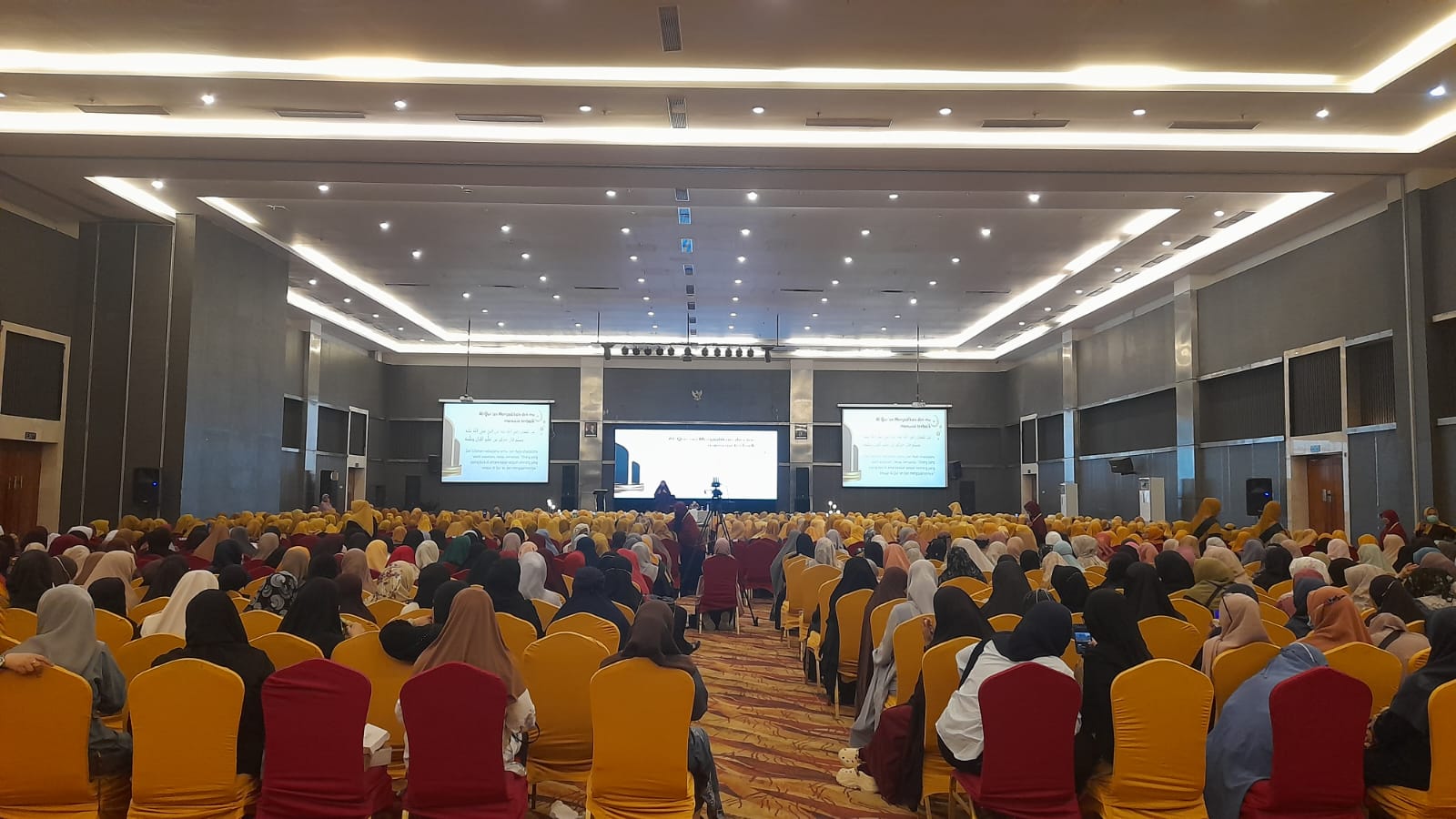 Muslimah Wahdah Palu Gelar Seminar Al-Qur'an dan Tasyakuran Dirosa, Harmoni Cinta dan Perjuangan Bersama Al-Qur'an
