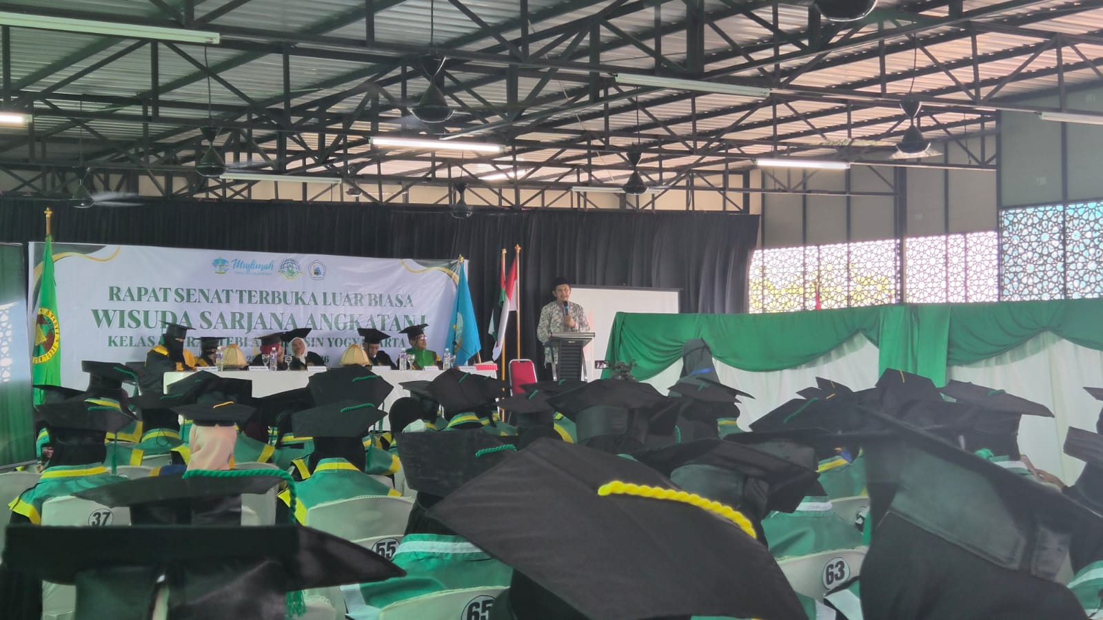 Wisuda Perdana, Yayasan Muslimah Wahdah Indonesia Cetak 74 Sarjana