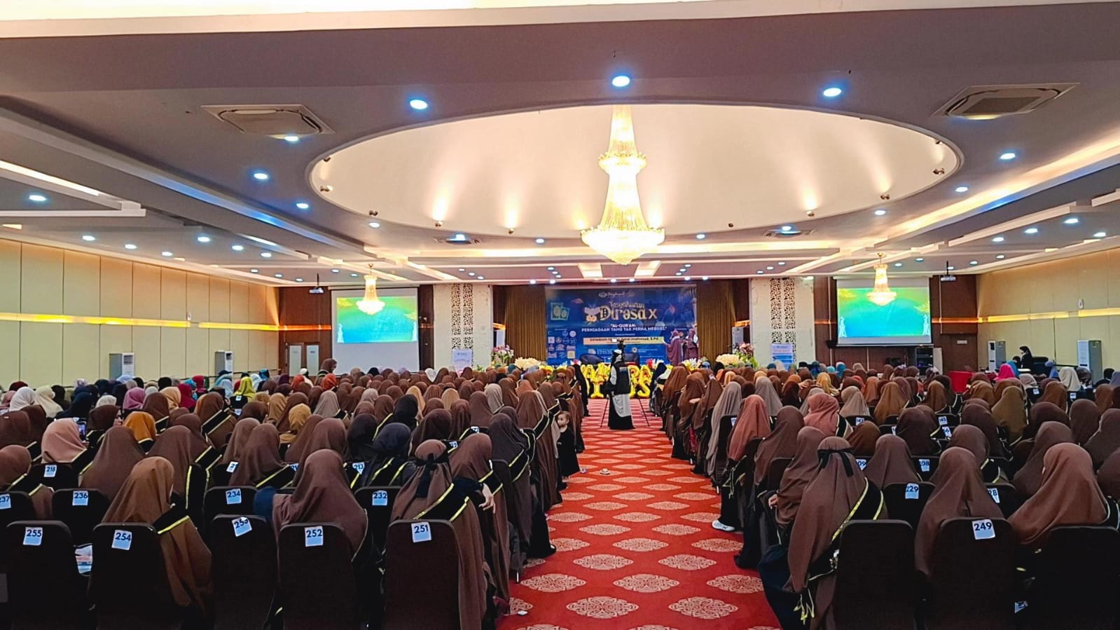 Tasyakuran Dirosa Angkatan X, Muslimah Wahdah Kendari Luluskan 289 Peserta