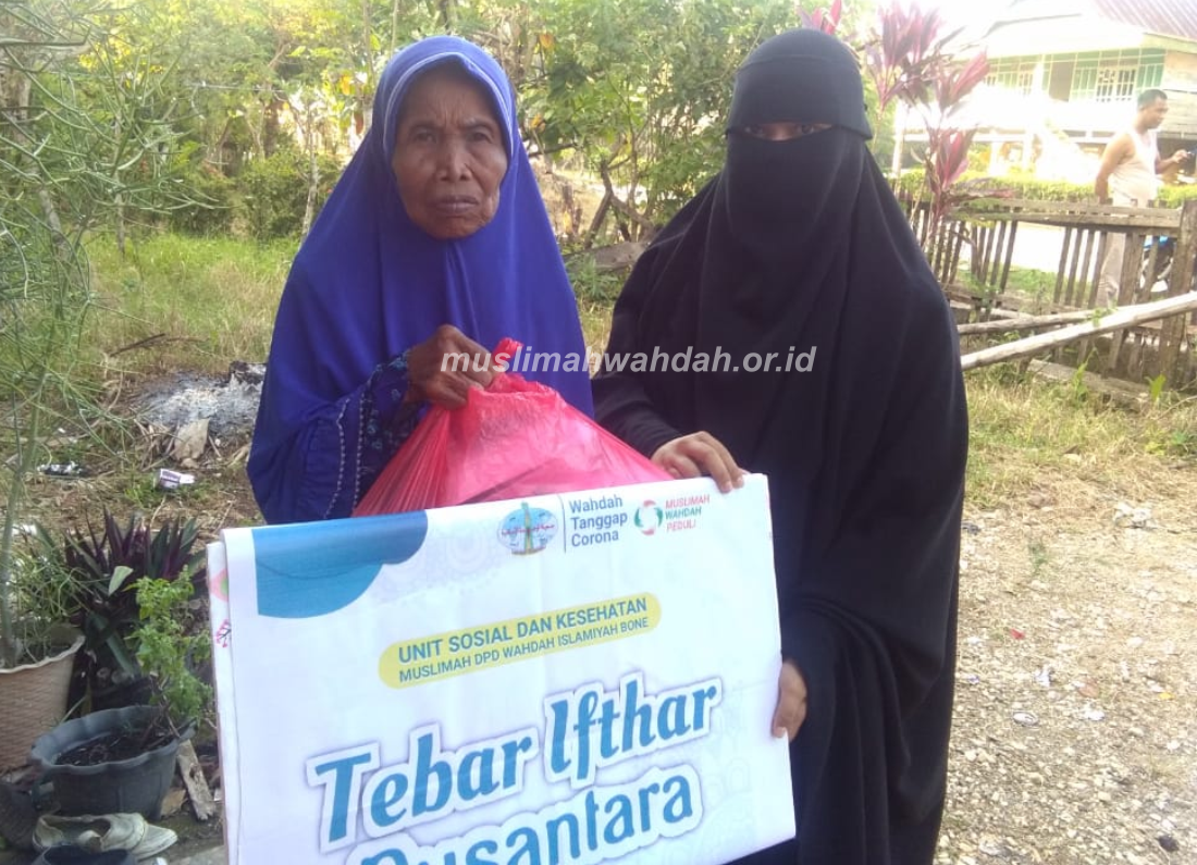 Muslimah Wahdah Islamiyah Daerah Bone Sambangi Rumah Dhuafa Salurkan 2.500 Porsi Ifthor
