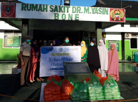 Berbagi di Tengah Pandemi, Muslimah Wahdah Islamiyah Daerah Bone Gelar Tebar Ifthor Nusantara