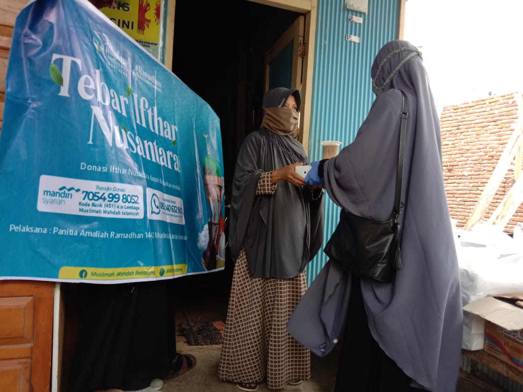Muslimah DPD Wahdah Islamiyah Bantaeng Turut Gelar Tebar Ifthar Nusantara