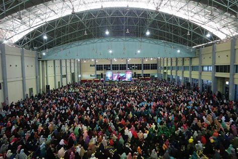 Oki Setiana Dewi Kagumi Semangat Muslimah Makassar Hadiri Majelis Ilmu