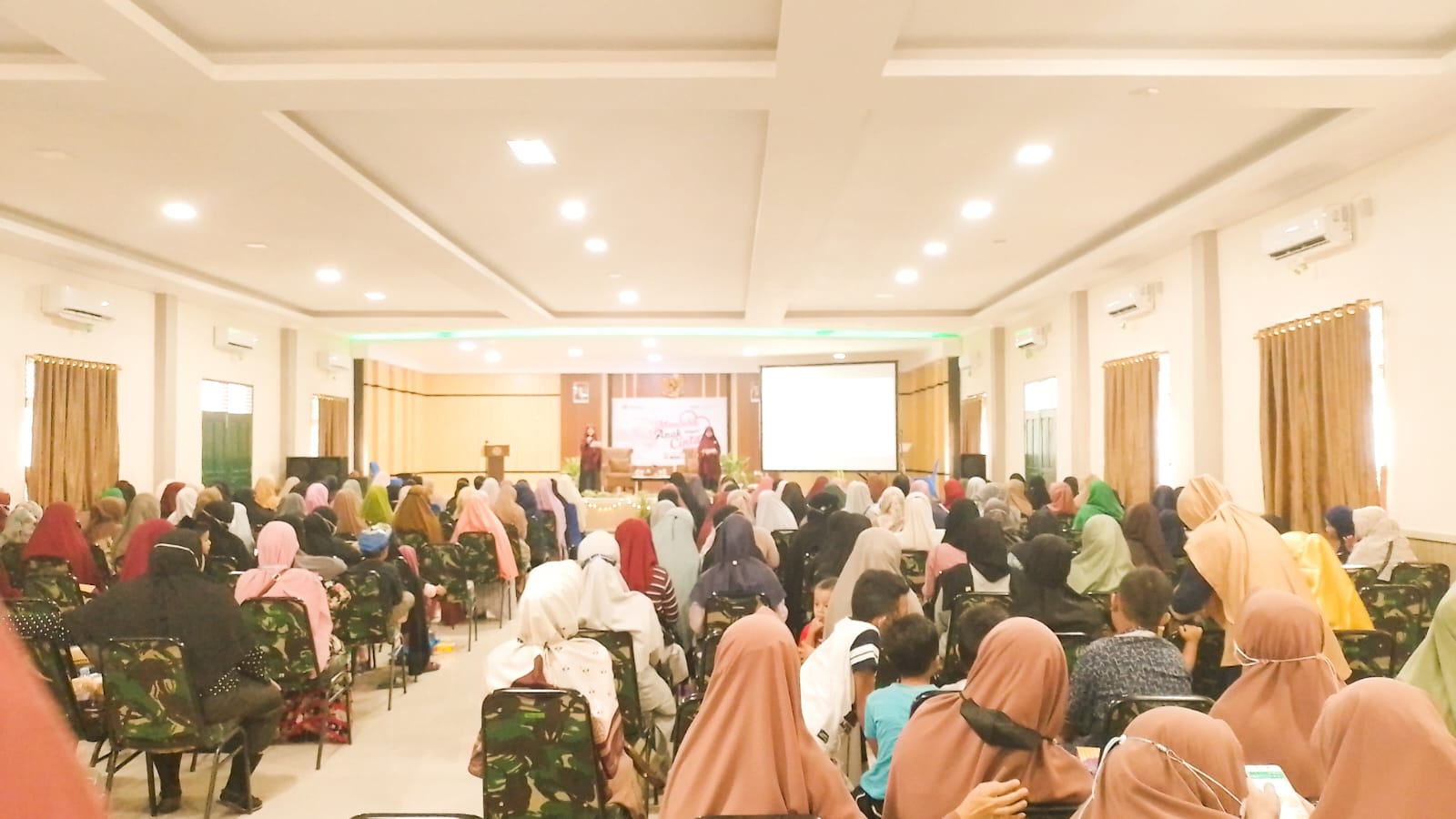Pengajian Akbar Muslimah Wahdah Bone Angkat Tema Mendidik Anak dengan Cinta
