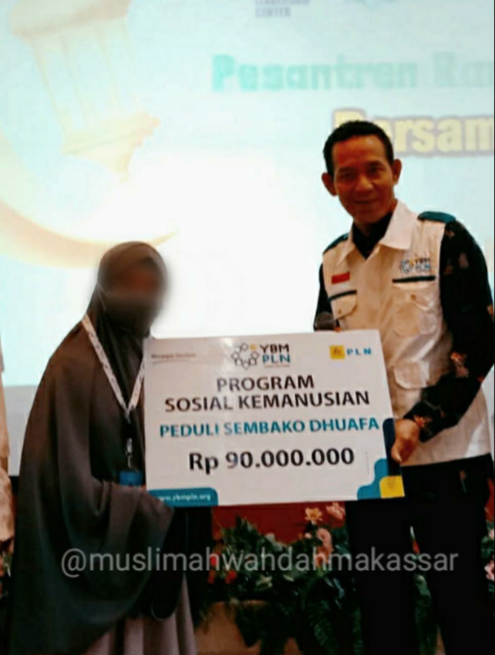 YBM PLN SULSELRABAR Percayakan Muslimah Wahdah Makassar Salurkan Paket Sembako Untuk Duafa